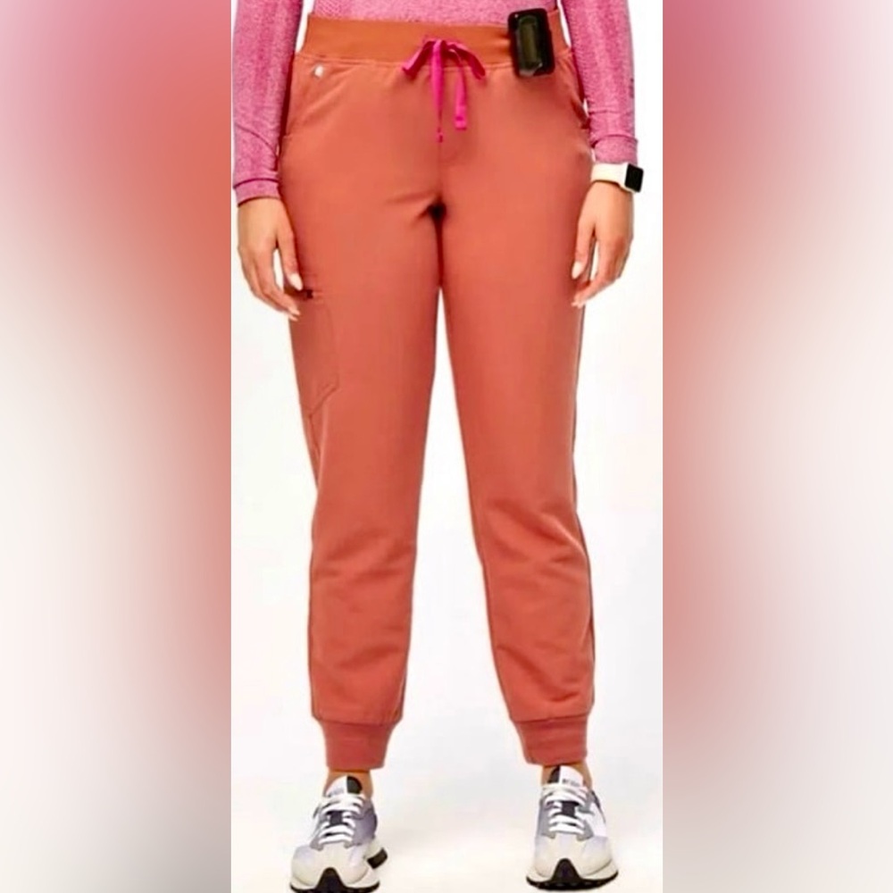 Figs Zamora Jogger Scrub Pants in Terracotta Size M/P (Medium, PETITE LENGTH)